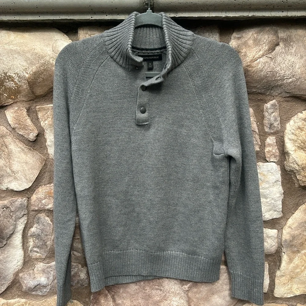 Banana Republic Men’s Sweater Gray Merin  Extra Fine Wool Size Medium